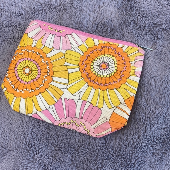 Retro look makeup bag - Picture 1 of 2